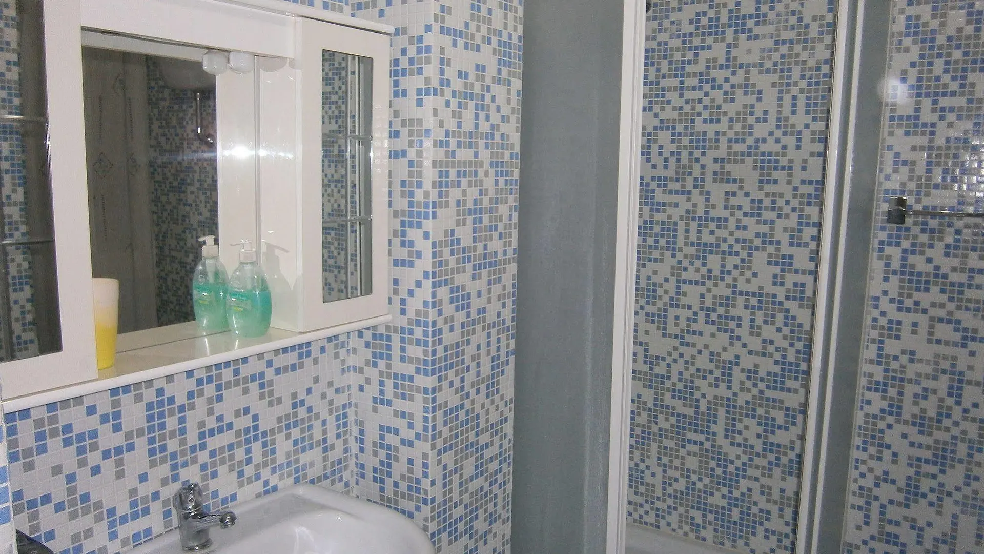 **  Hotel Lucky House Roma Italia